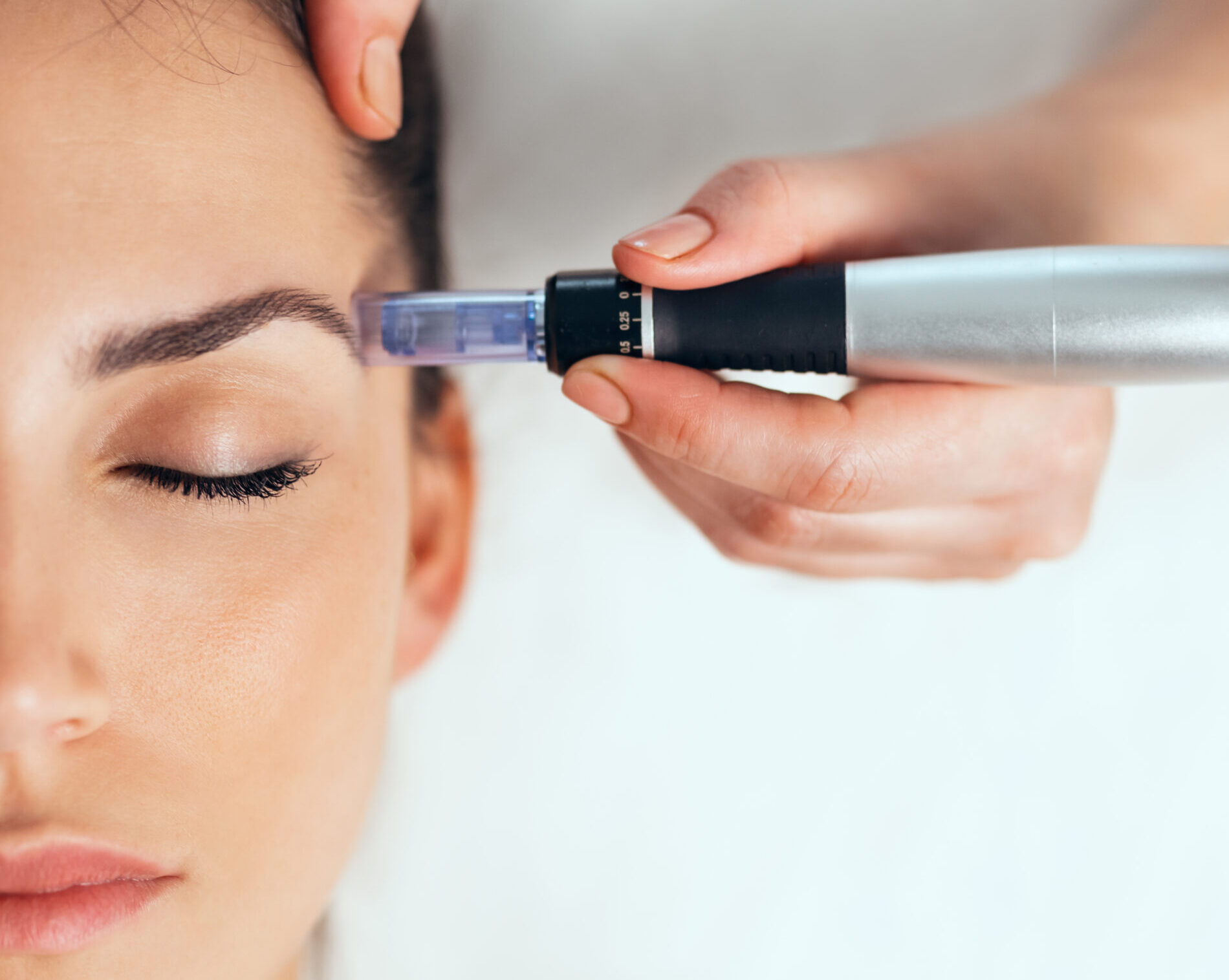 Microneedling mesotherapy injection with dermapen
